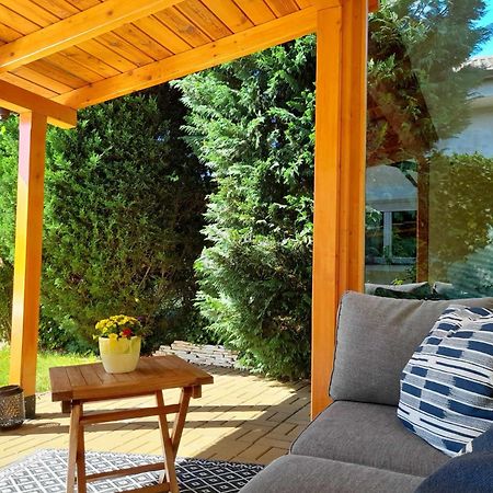 Vinosady Canadian Style House With 3D Effect Pool المظهر الخارجي الصورة