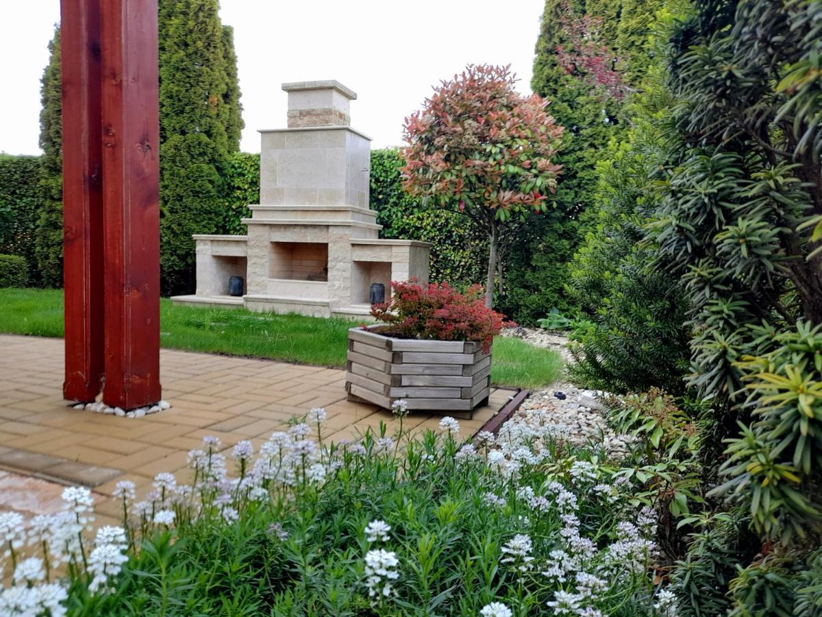 Vinosady Canadian Style House With 3D Effect Pool المظهر الخارجي الصورة