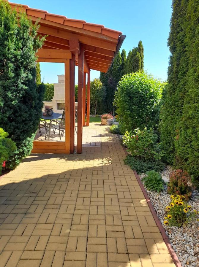 Vinosady Canadian Style House With 3D Effect Pool المظهر الخارجي الصورة
