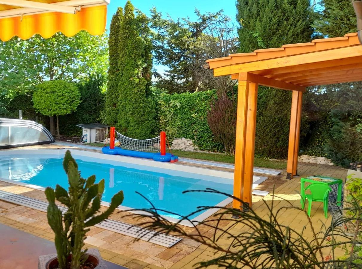 Vinosady Canadian Style House With 3D Effect Pool المظهر الخارجي الصورة