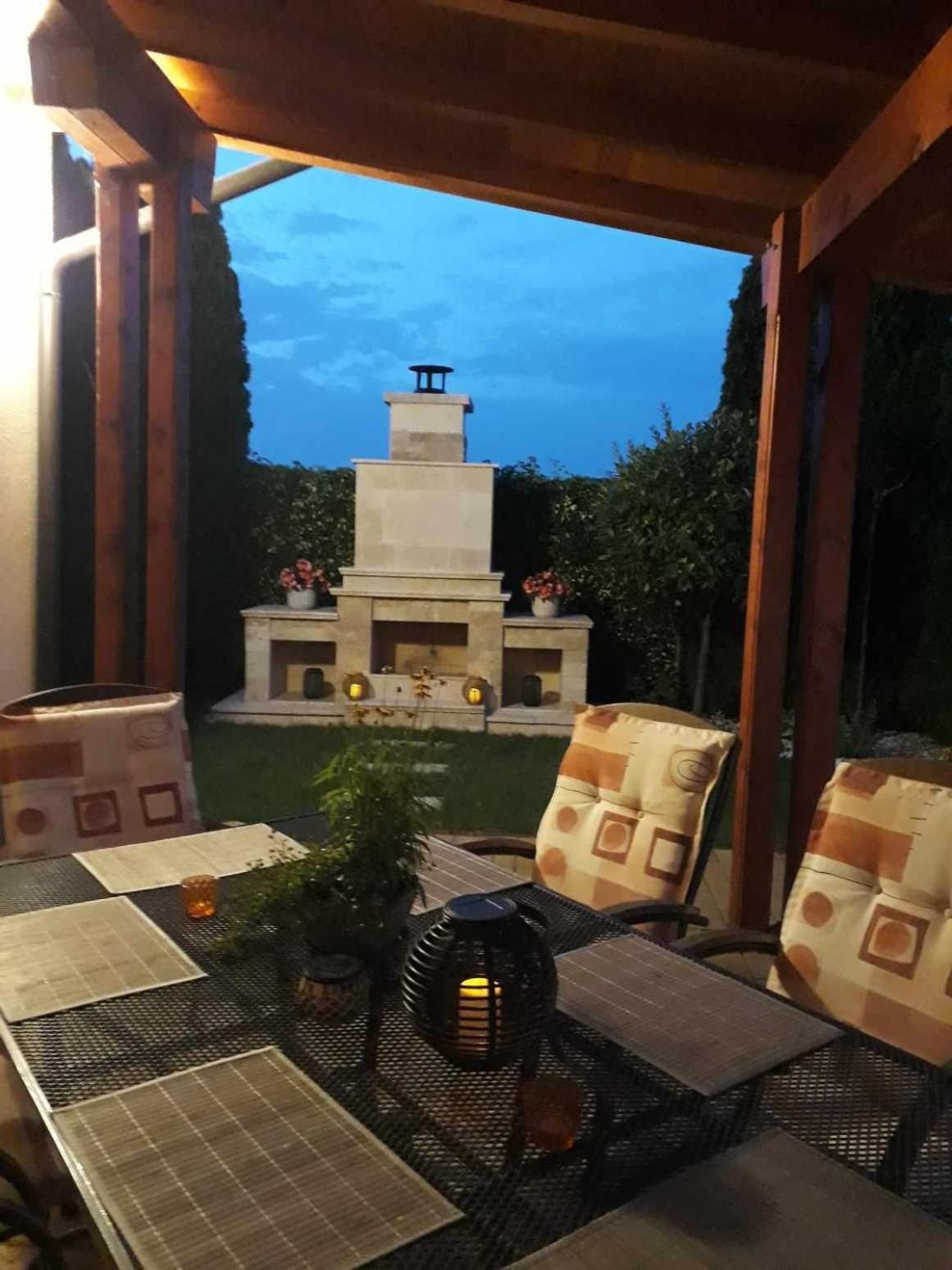 Vinosady Canadian Style House With 3D Effect Pool المظهر الخارجي الصورة