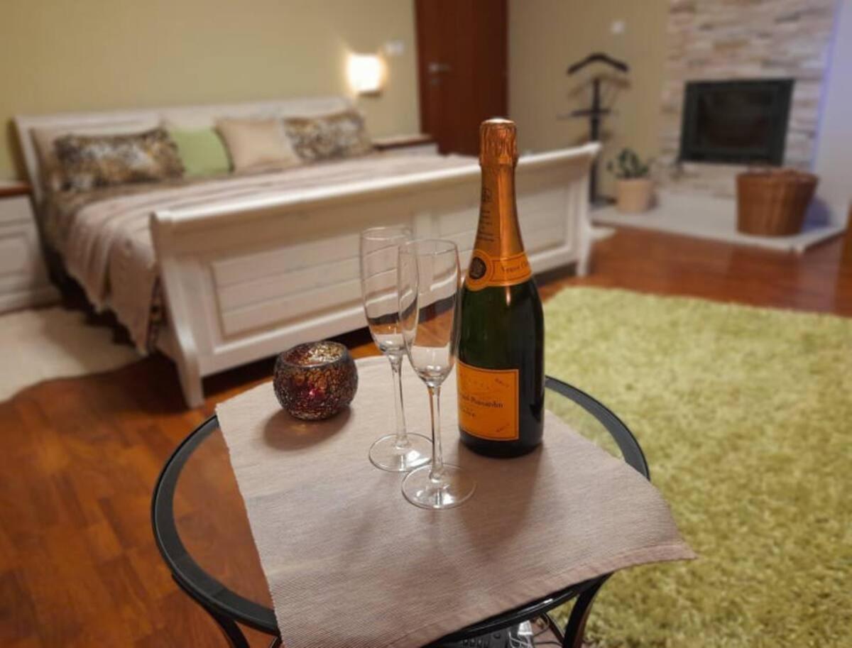 Vinosady Canadian Style House With 3D Effect Pool المظهر الخارجي الصورة