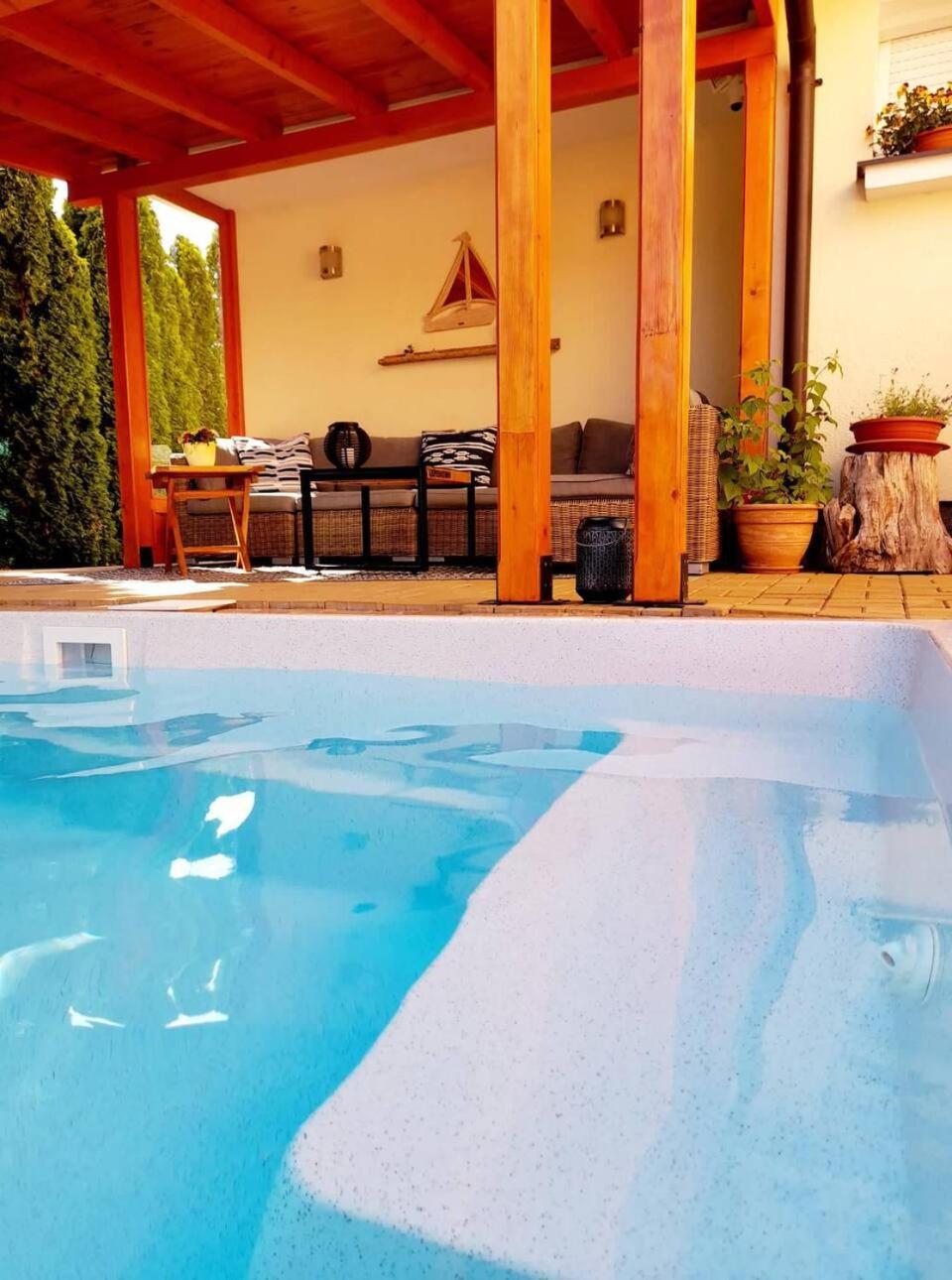 Vinosady Canadian Style House With 3D Effect Pool المظهر الخارجي الصورة