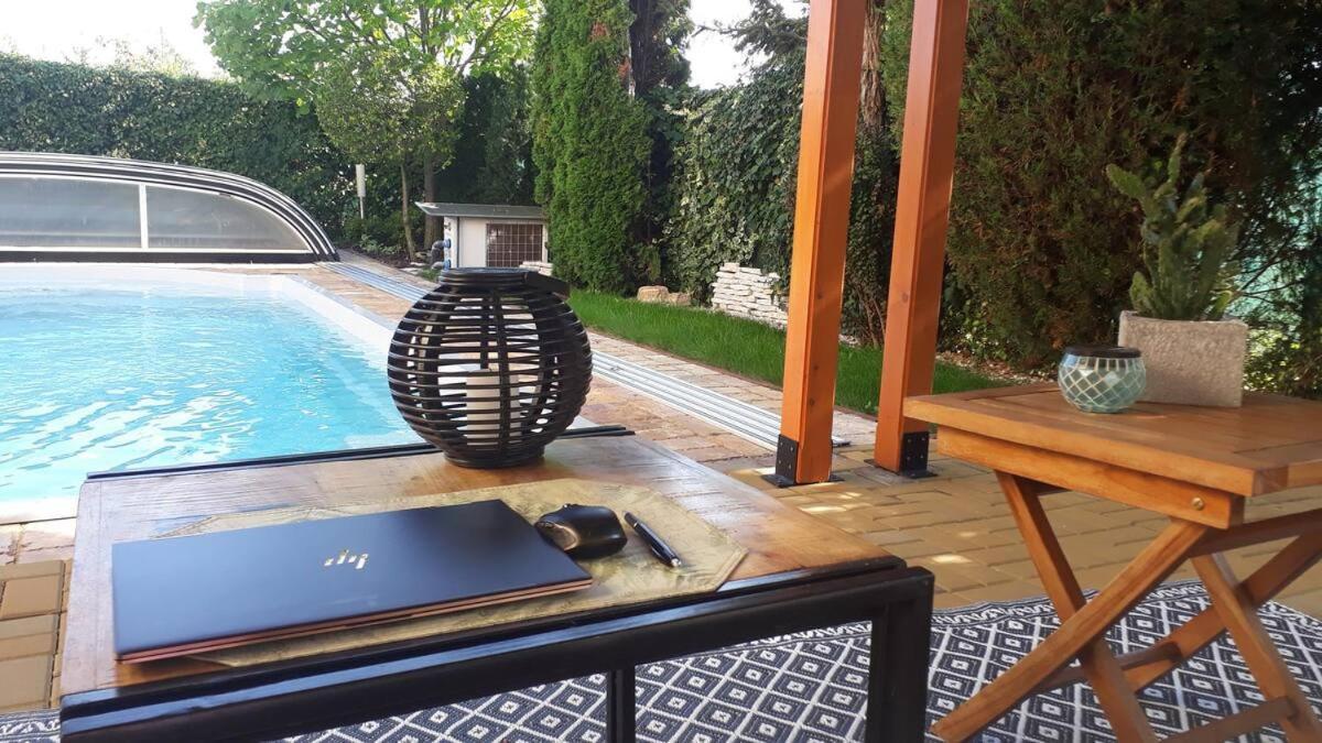 Vinosady Canadian Style House With 3D Effect Pool المظهر الخارجي الصورة